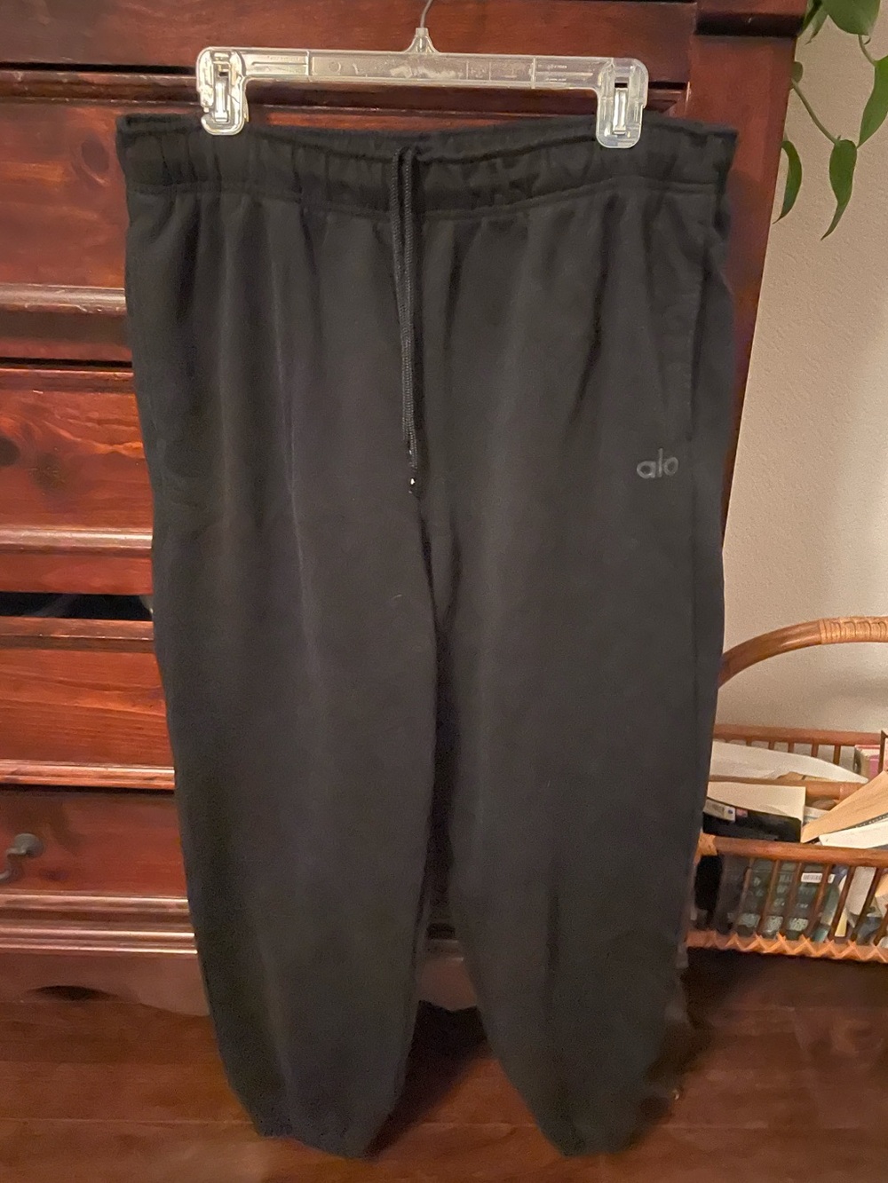 Used ALO Yoga Men’s Black Sweatpants Joggers